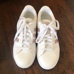 Woman’s 8.5 Rosegold Adidas